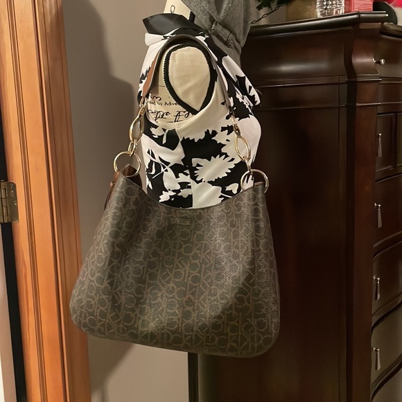Calvin Klein Monogram Tote bag - Picture 8 of 10